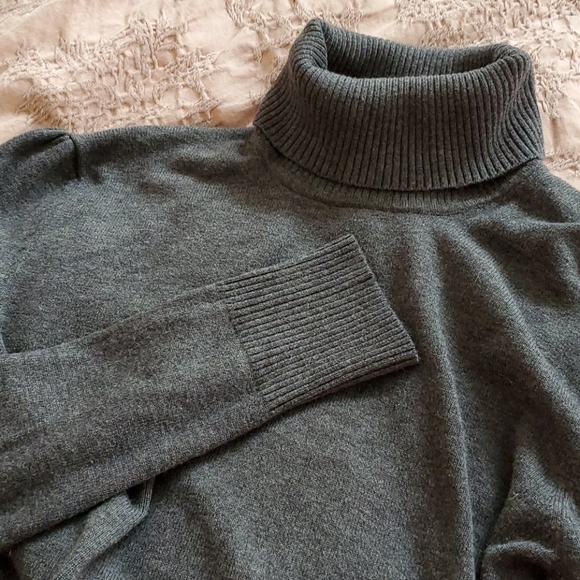 Gap gray turtleneck sweater - Picture 6 of 6